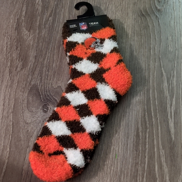 Nfl Cleveland Browns Fuzzy Socks Unisex OSFM - Picture 1 of 3